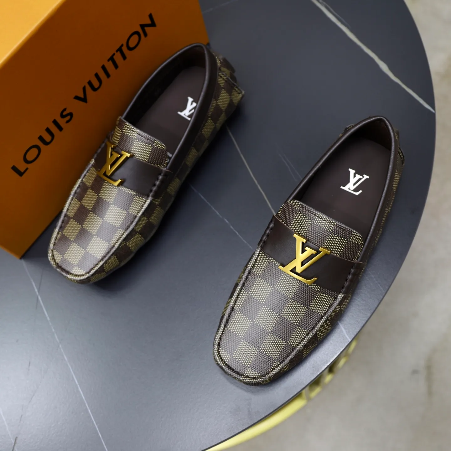 Ex-factory price: 480💰【LV】Louis Vuitton ⚠️High-end men’s driving and pedal series ⚠️38-44 (customized for 45) ⚠️All original cowhide leather! Thick and soft! Made entirely of calfskin lining! Rubber sheet anti-slip beanie sole! Three-dimensional package technology! Fashionable and classic! Handicrafts! Original high quality! Feel free to compare!
